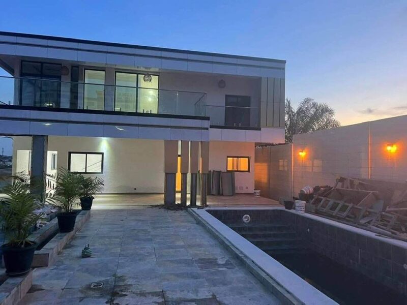 Somptueuse villa duplex 8 pièces haut standing à Angré Cité Diaspora (Abidjan)
