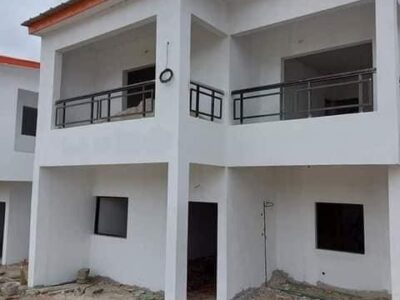 Vente de villas duplex modernes à Abidjan – Akidom Immobilier & Services