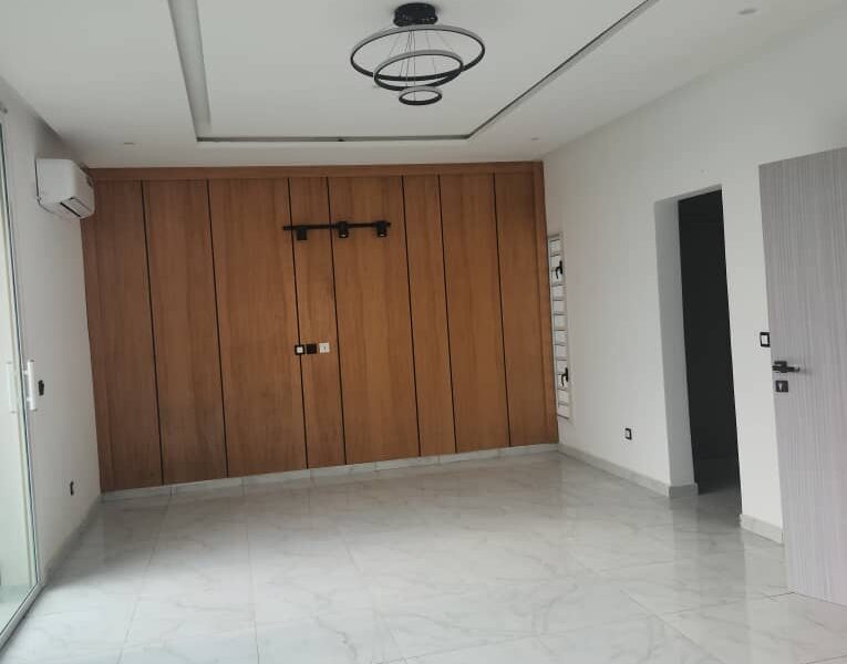 Villa Duplex de Luxe à Vendre – 6 Pıèces Avec Piscine en Option